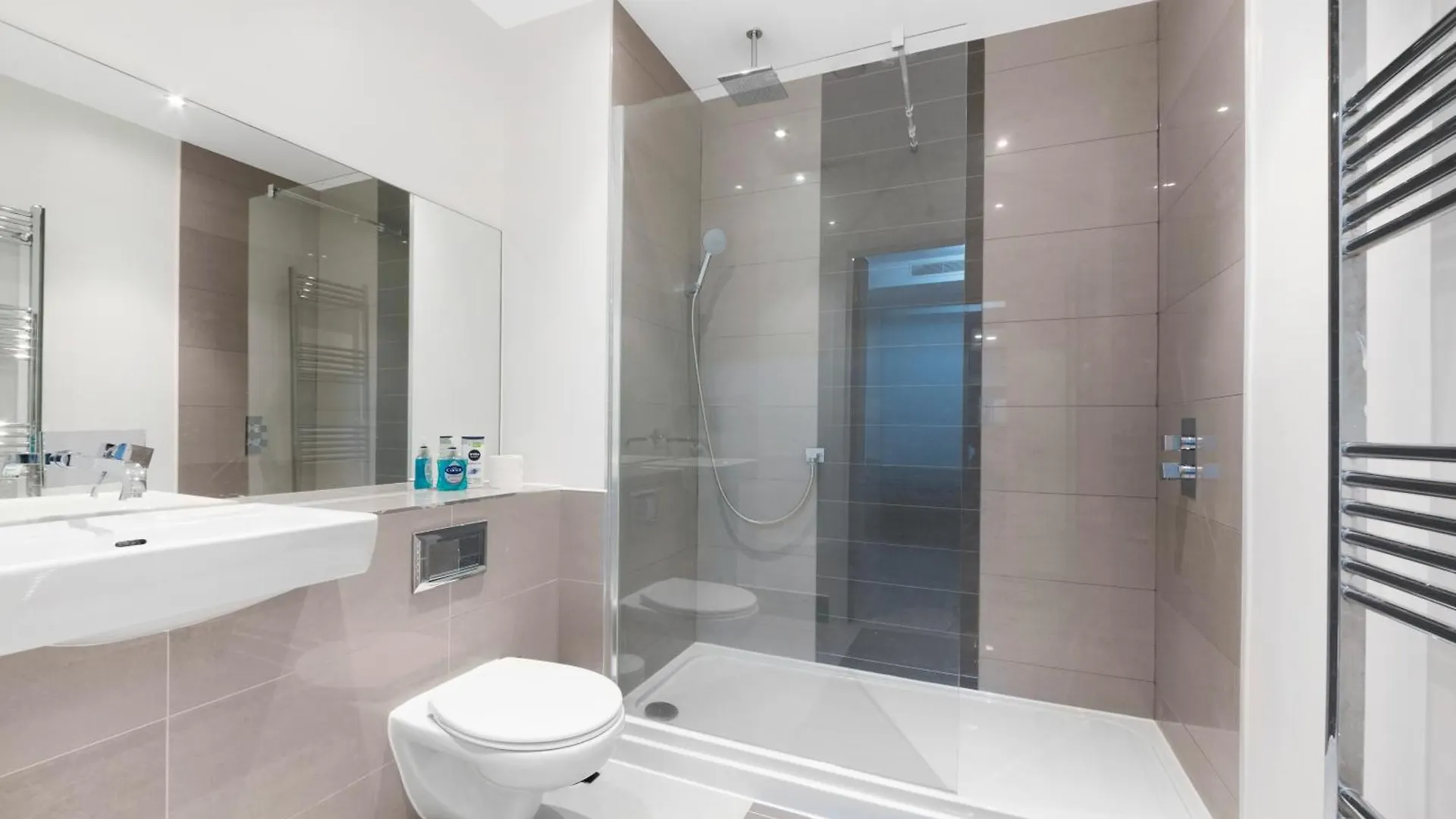 Riverside 2 Bedroom Stratford London Apartment