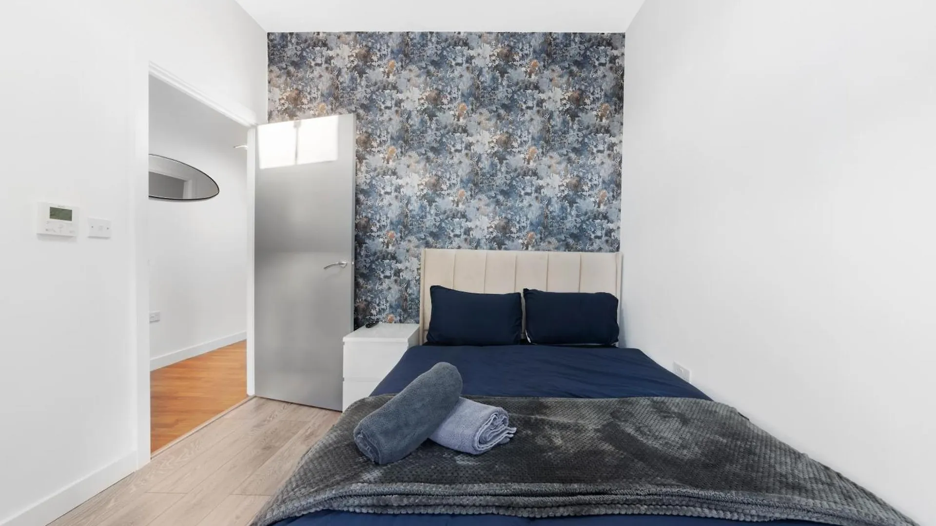 Riverside 2 Bedroom Stratford London