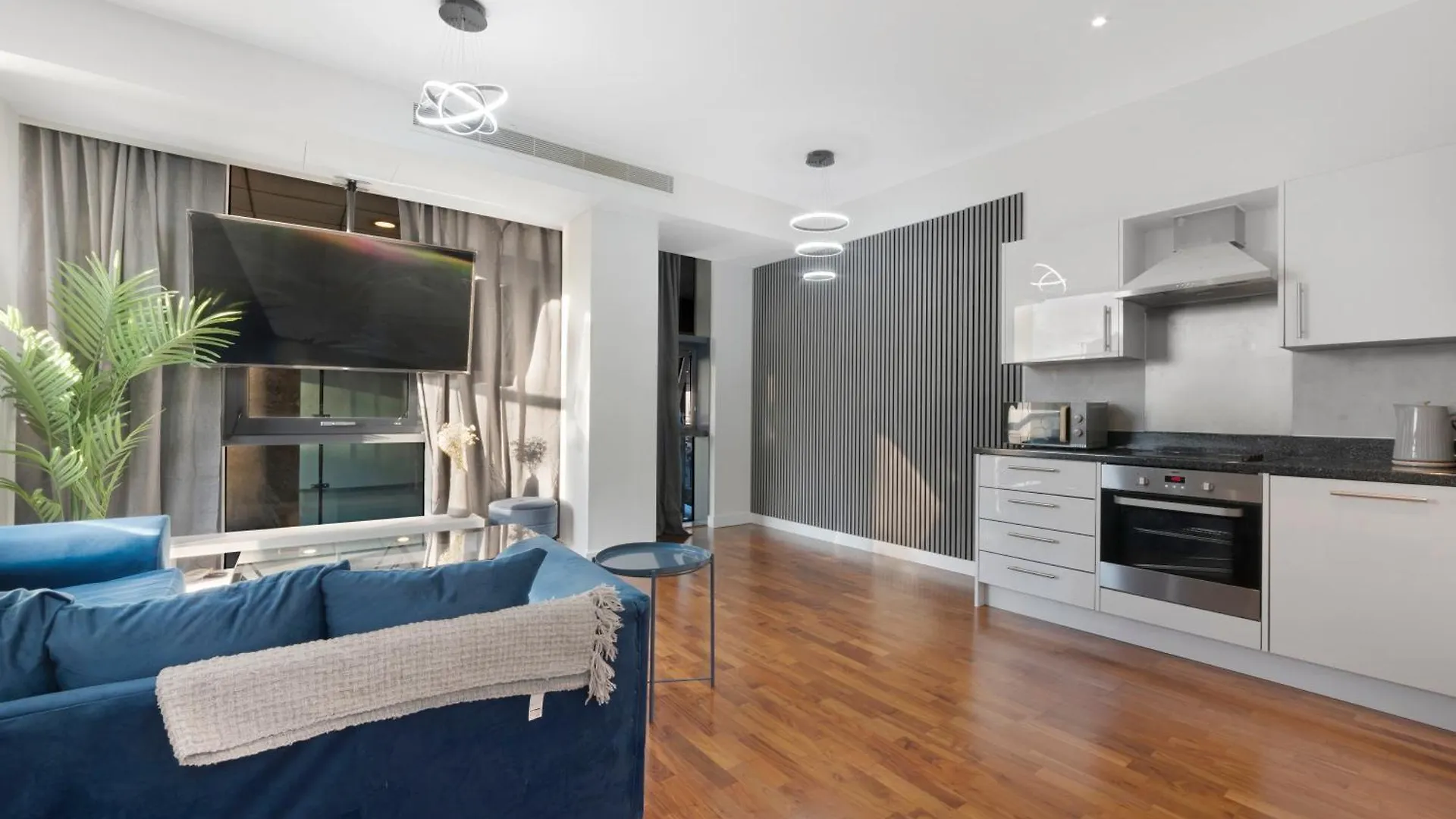 Apartment Riverside 2 Bedroom Stratford London